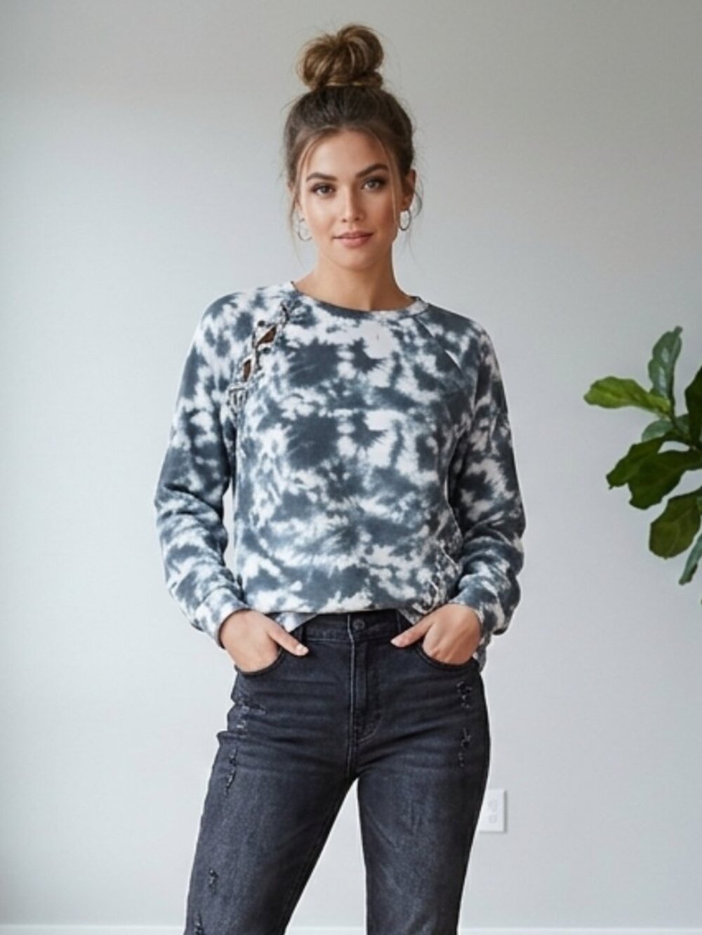 A.N.A. Gray & White Tie Dye Lace-Up Detail Sweatshirt